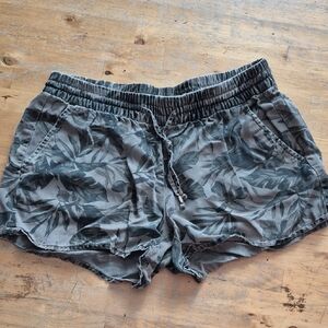 Old Navy Gray Leaf Pattern Athletic Shorts